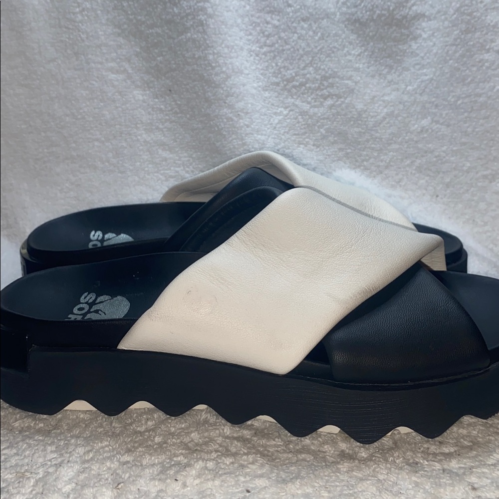 Sorel Two-Tone Black and White Slide Sandals - Picture 8 of 8